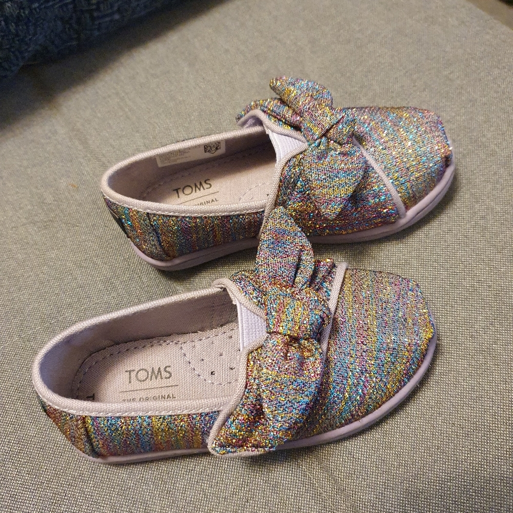 Adorable Tom's Slip-ons